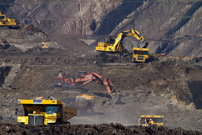 odkrywkowa kopalnia węgla Indonezja Dominik Vanyi