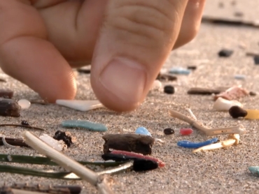mikroplastik na plazy