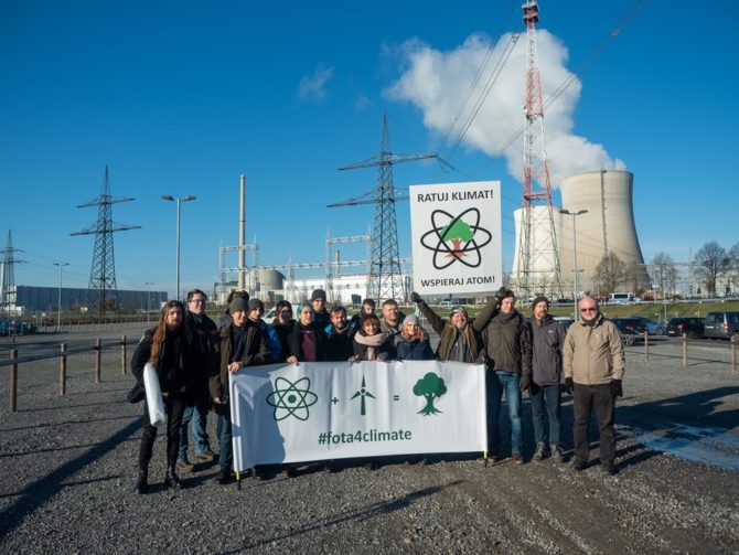 fota4climate-protest-przed-elektrownia-jadrowa